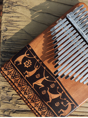 Load image into Gallery viewer, TODO 21 KEYS MAHOGANY WOOD DEMOCRATIC DANCE STYLE KALIMBA拇指琴 - Free Engraving 免费定制雕刻