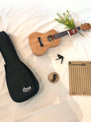 Load image into Gallery viewer, Uma Ukulele 23' Concert Mahogany Solid Top  UMA UK05SC