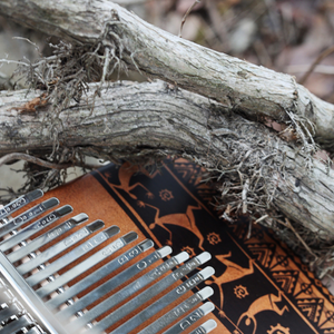 TODO 21 KEYS MAHOGANY WOOD DEMOCRATIC DANCE STYLE KALIMBA拇指琴 - Free Engraving 免费定制雕刻