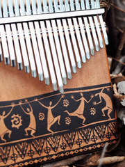 Load image into Gallery viewer, TODO 21 KEYS MAHOGANY WOOD DEMOCRATIC DANCE STYLE KALIMBA拇指琴 - Free Engraving 免费定制雕刻
