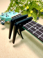 Load image into Gallery viewer, Ukulele Capo Black
